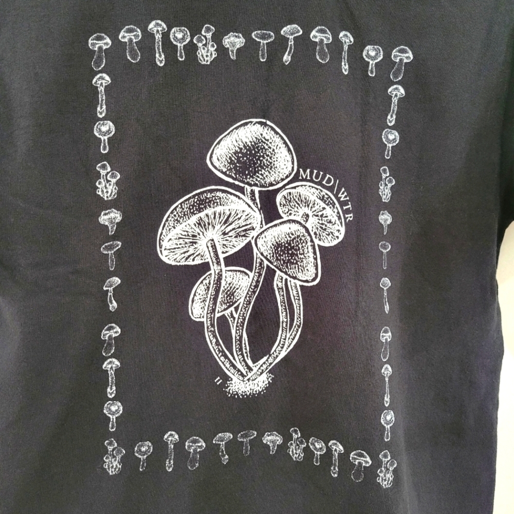 Champion Mushroom graphic tee size S